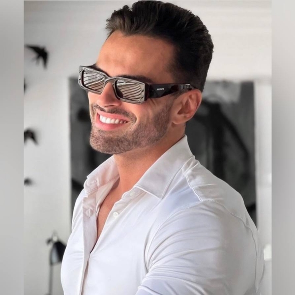 💯 - Authentic New Prada Symbole collection. The bold rectangular frame SPR 0… - Picture 9 of 15